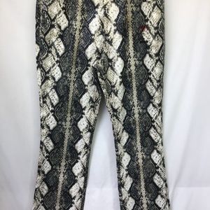 NWT R.V.T. Faux KHI/IVY SNAKE Stretch Pockets 24